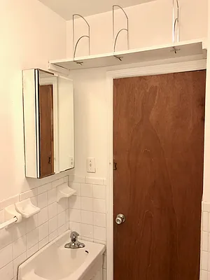 Rented by LJ Sloane Management | media 22