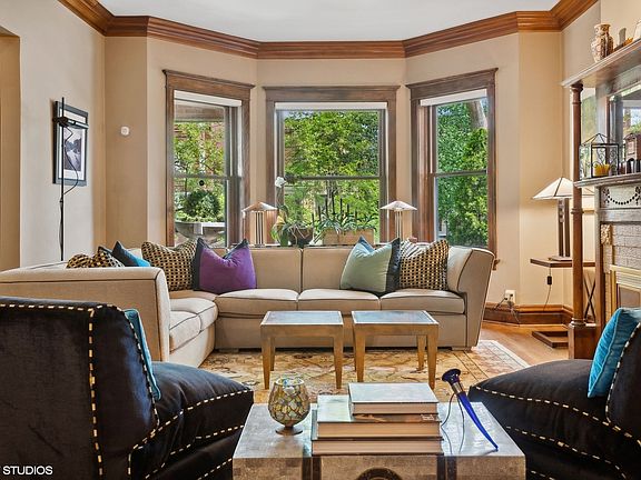 5th image of 1339 W Thorndale Ave