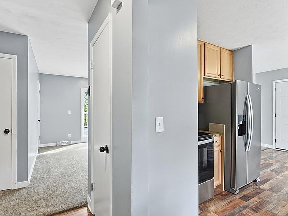 3rd image of 16 Shady Ln