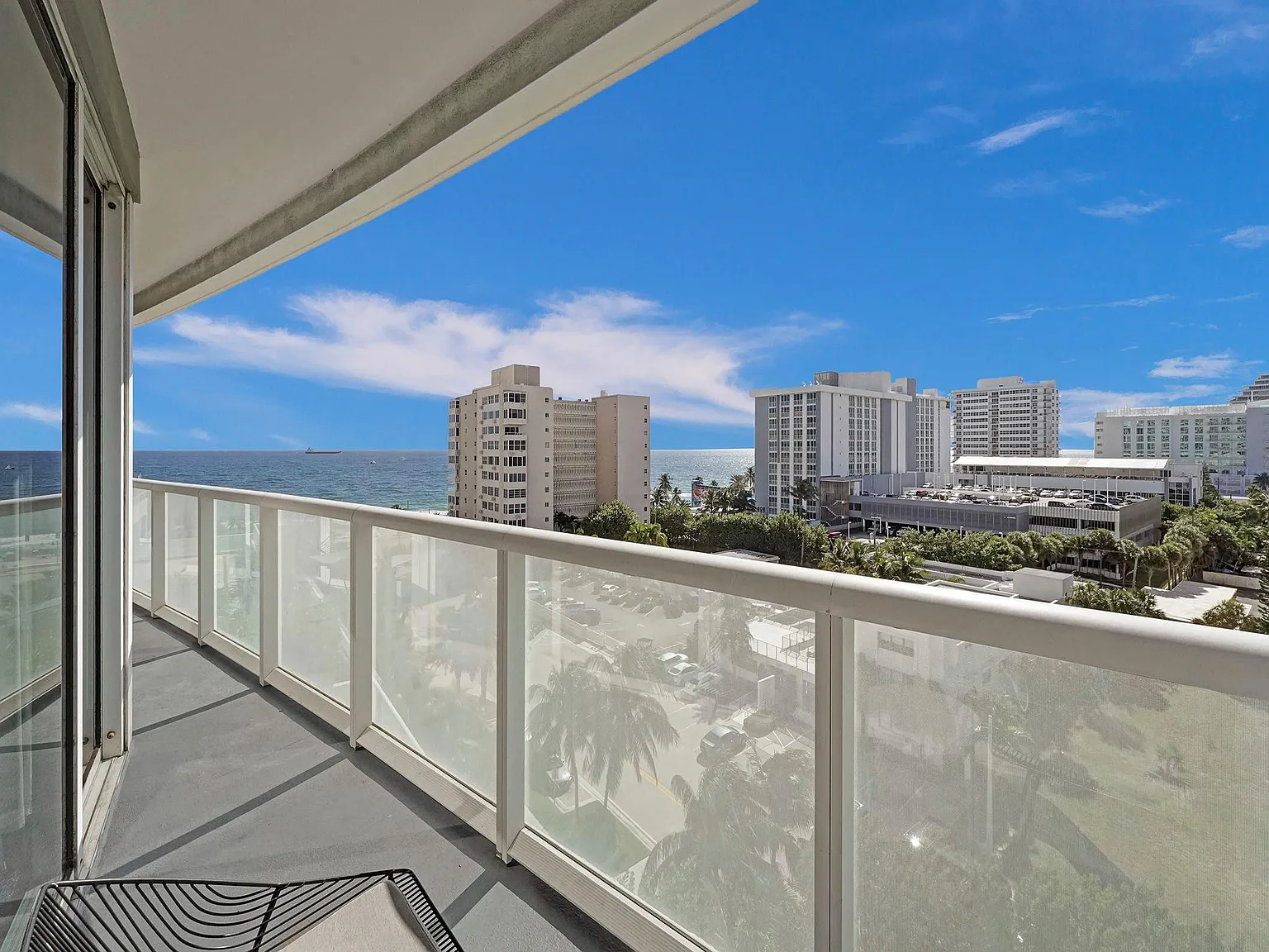 2 bed, 2.0 bath, 1255 sqft, $7,950 — Photo 3