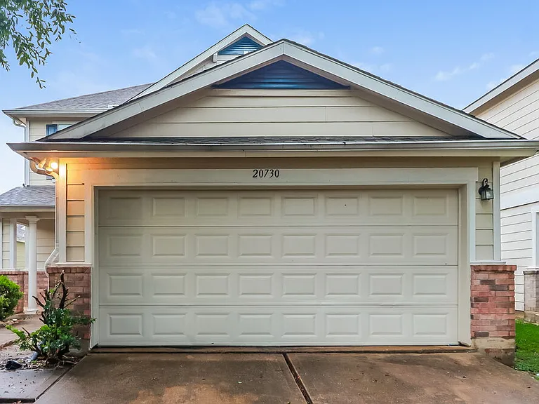 20730 Dickinson Manor Ln — Photo 1