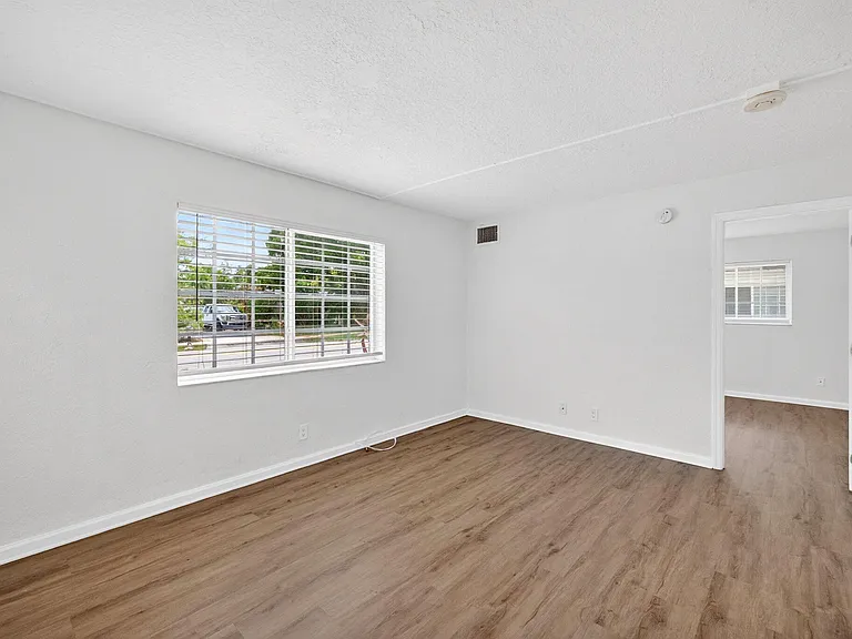 1671 NE 33rd St #1 — Photo 8