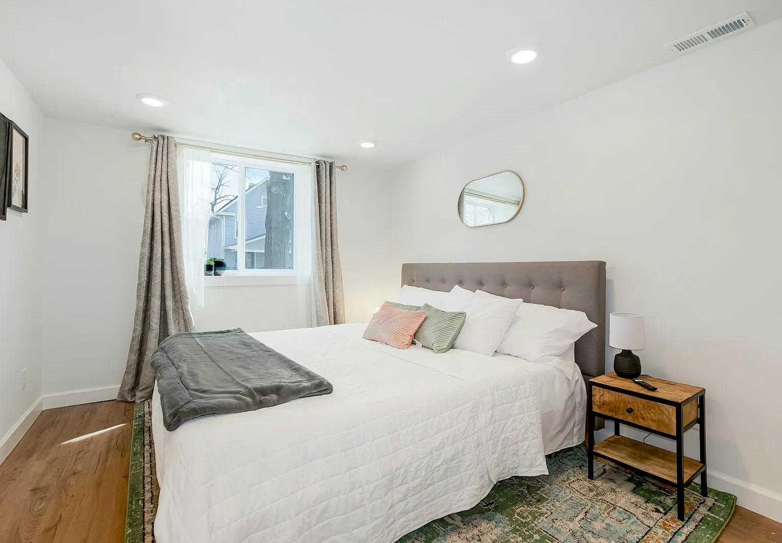 1820 West 38th Street, Unit Basement — Photo 3