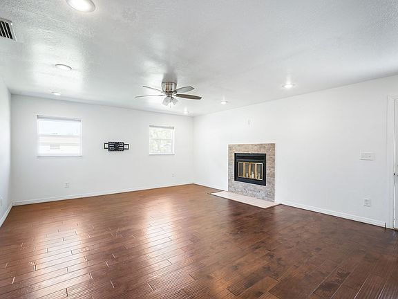 3rd image of 3818 W Iowa Ave