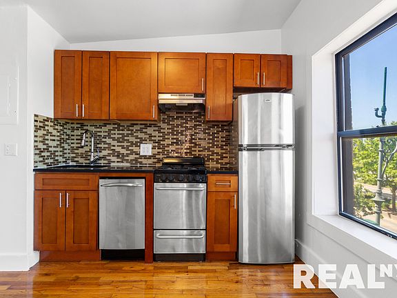3rd image of 394 West St #3