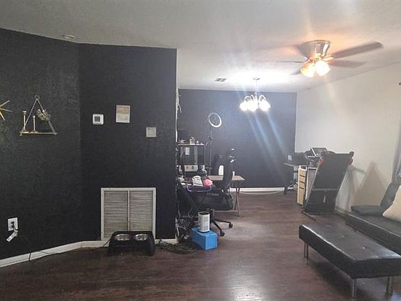 3rd image of 4322 Casaurina Rd