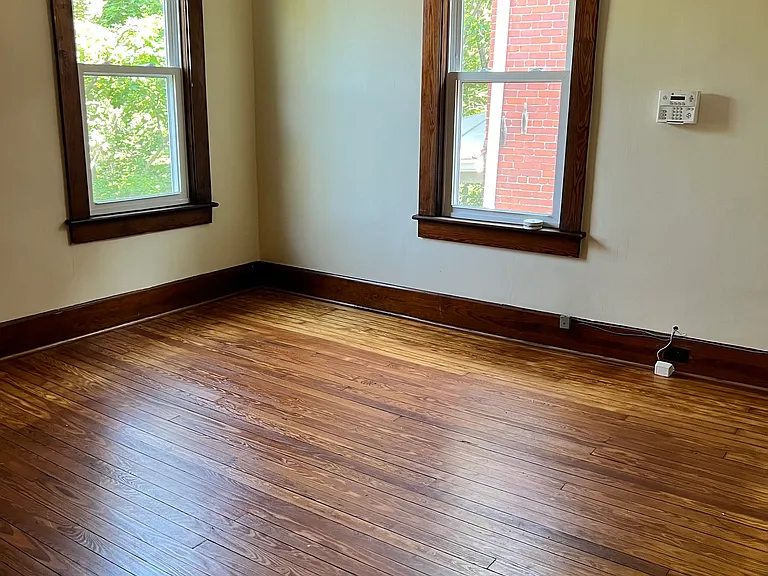 304 Waverly Ter — Photo 10