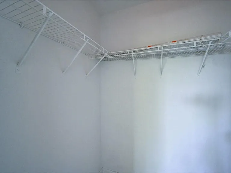 2020 NE 56th St #204 — Photo 19