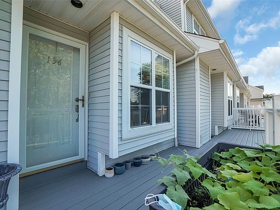 4th image of 136 Windward Dr #136