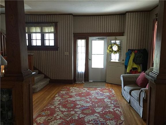 4th image of 2747 Penn St