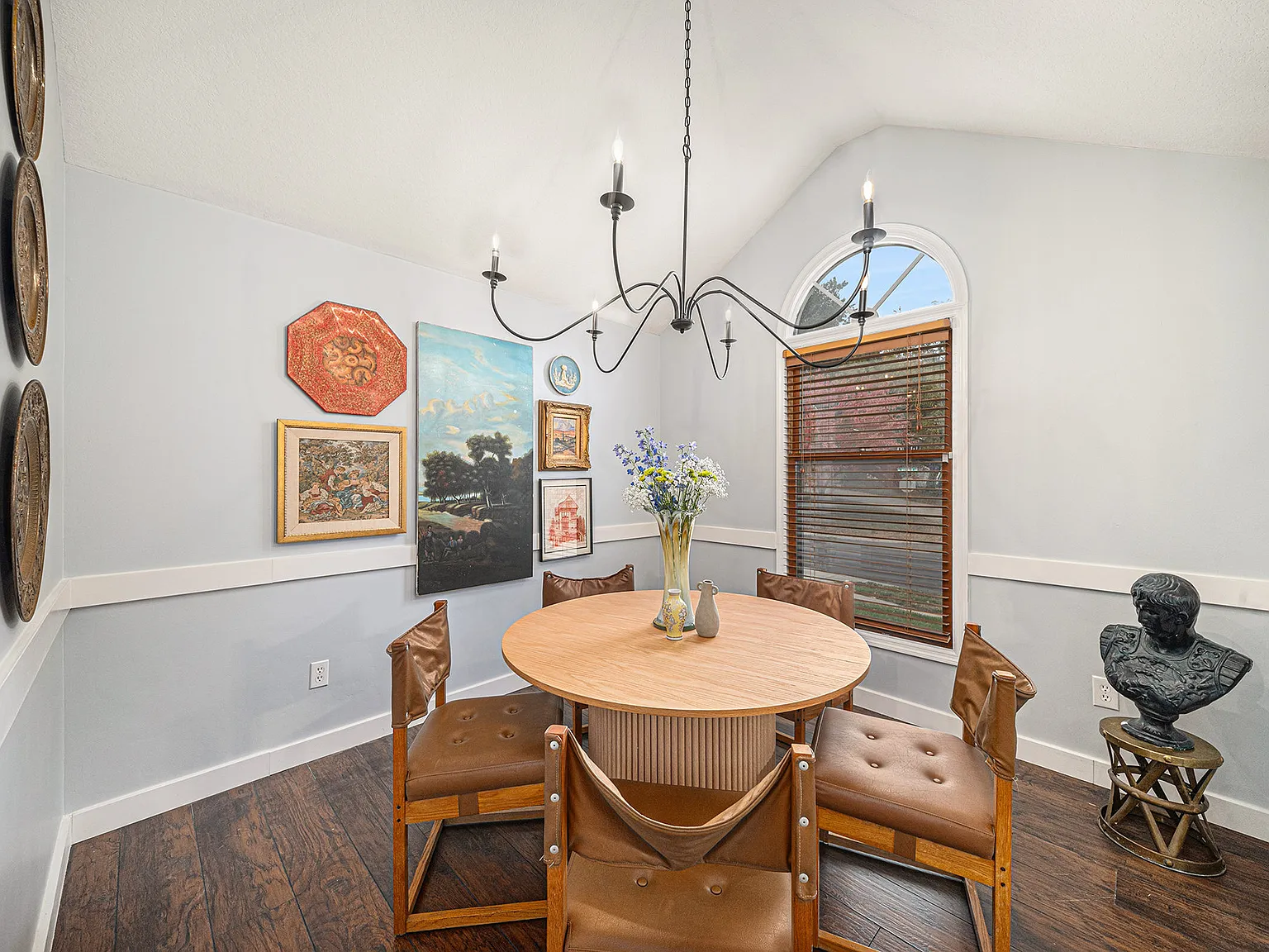 4 bed, 1844 sqft, $7,500 — Photo 2