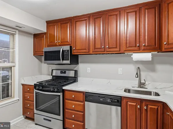 6028 Westchester Park Dr #6028-T-1, College Park, MD 20740