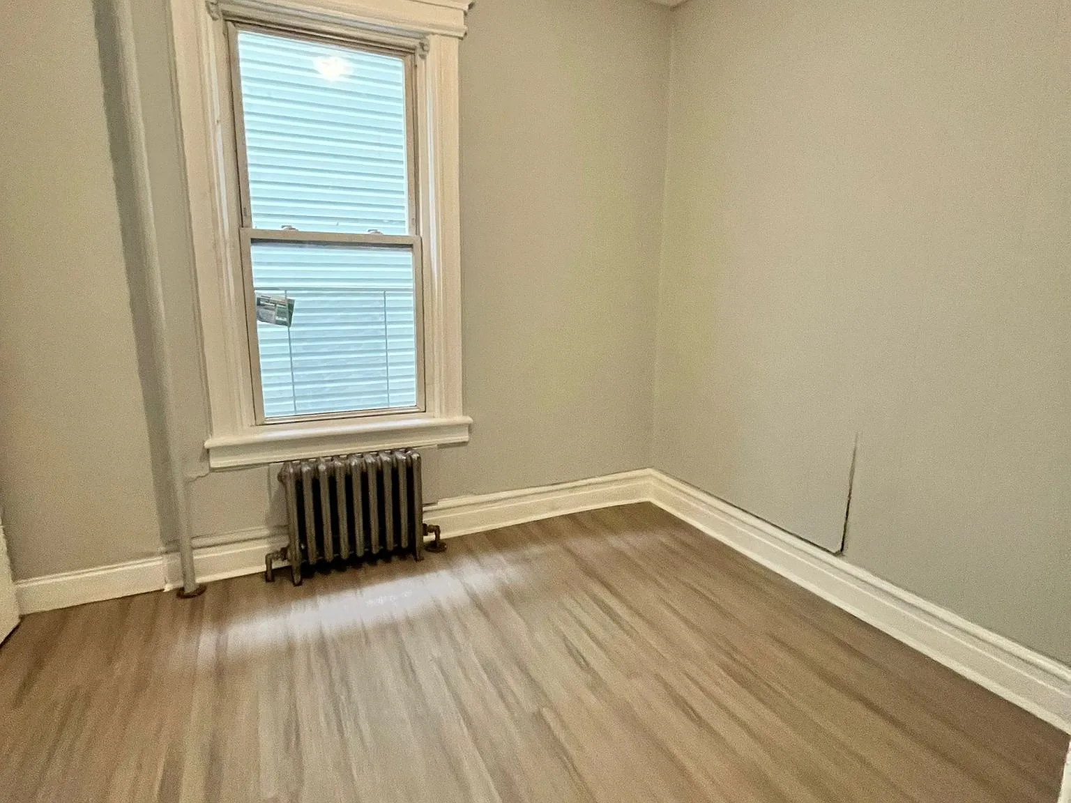 3 bed, 1000 sqft, $2,200 — Photo 2