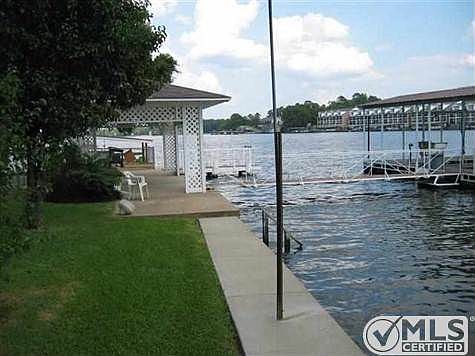 3rd image of 320 Yorkshire Dr