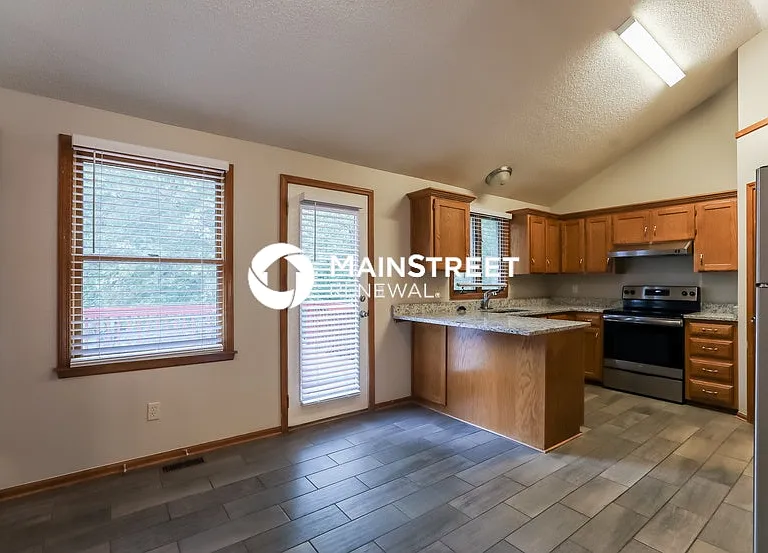 606 Canter St — Photo 5