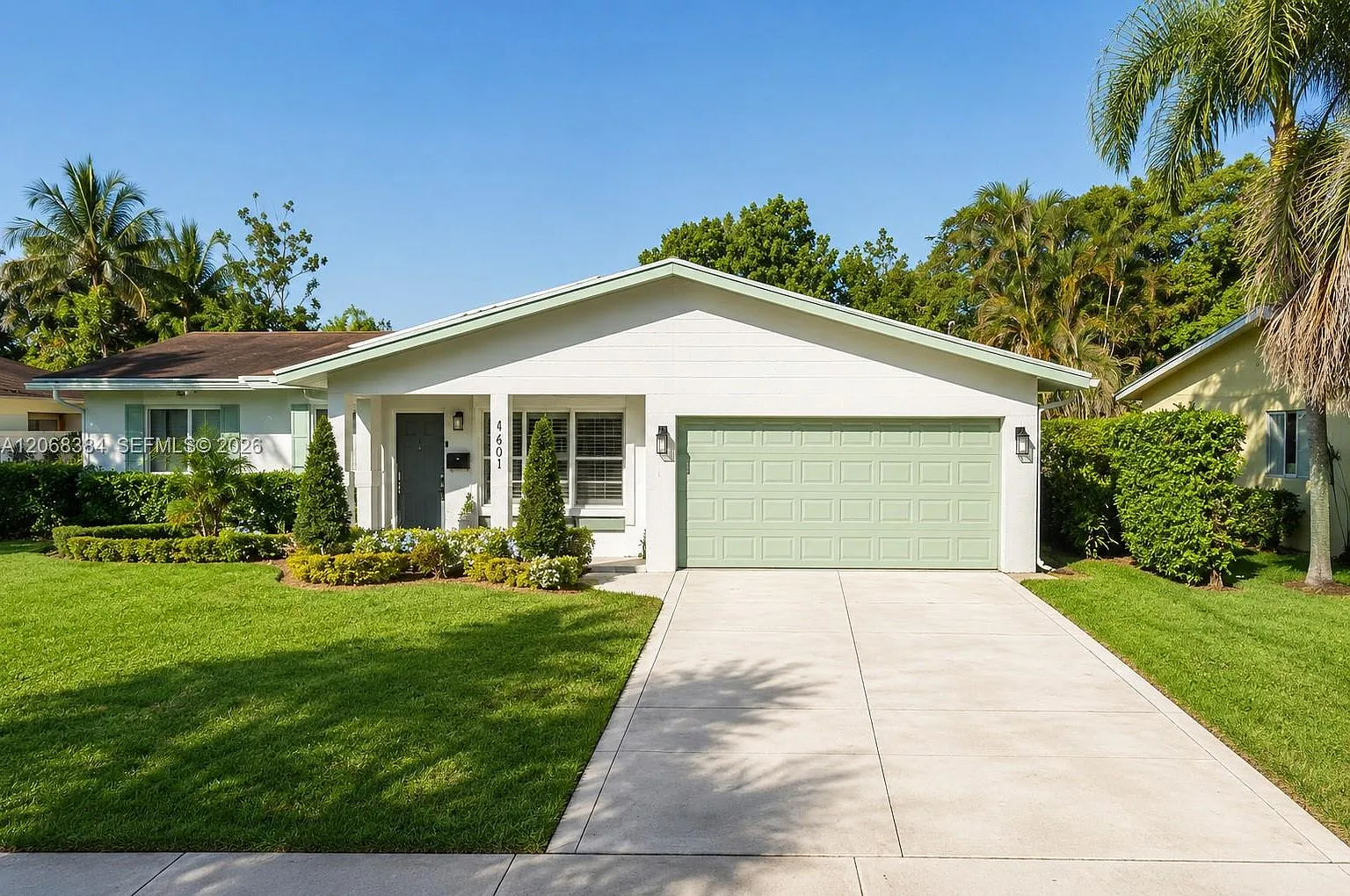 Sunshine Villas 66-49 B — Photo 1