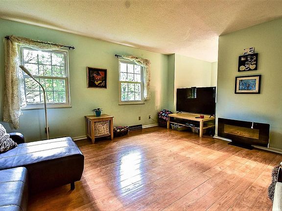 3rd image of 362 Knoll Dr