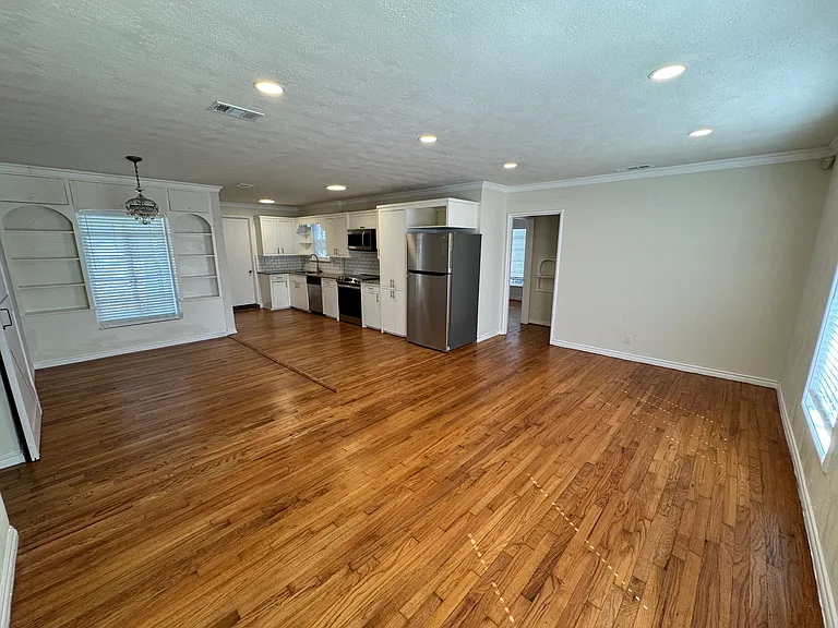3727 Meredith Ave — Photo 3