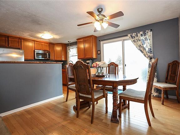 4th image of 3285 Evergreen Cir