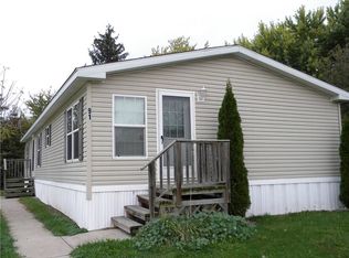 91 Sandybrook Dr, Hamlin, NY 14464