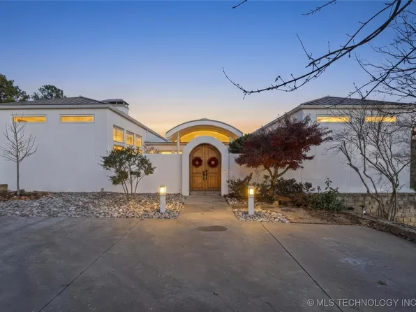 5301 Oak Timber Dr, Tulsa, OK 74131