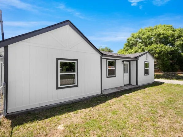 903 1st St, Bridgeport, TX 76426