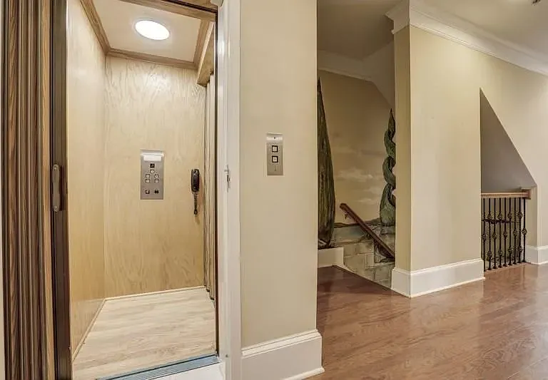 806 Clifton Heights Ln — Photo 8