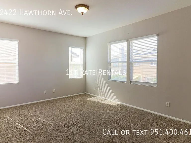 22422 Hawthorn Ave — Photo 10