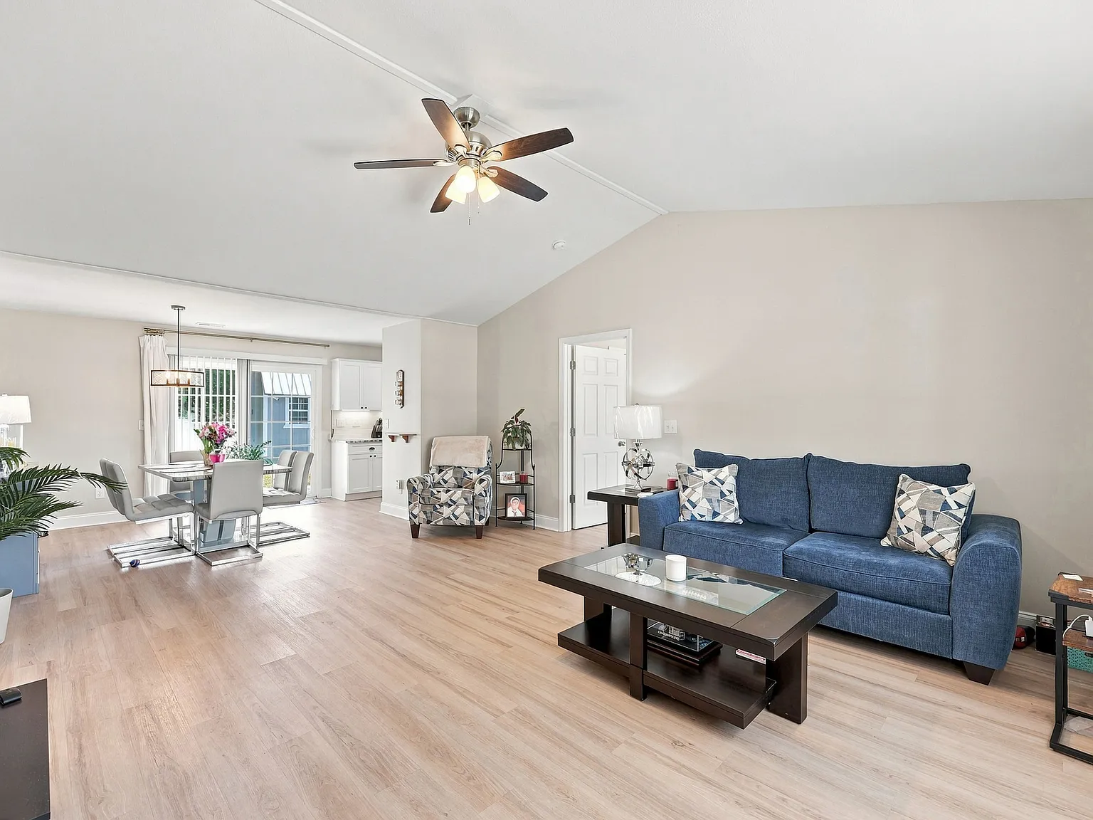 3 bed, 1375 sqft, $1,950 — Photo 4