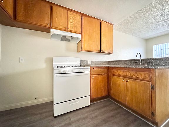 4th image of 15552 Nordhoff St #205A