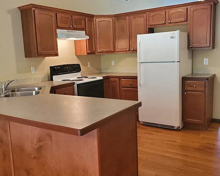 Perry Creek Townhomes - Midland, MI — Photo 1
