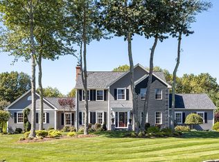 45 Lindsay Ln, Cranston, RI 02921