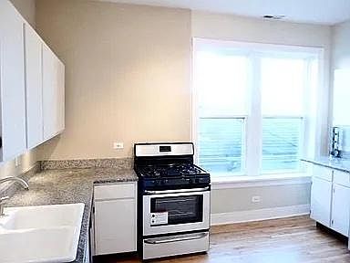 3rd image of 1311 N Maplewood Ave #1A