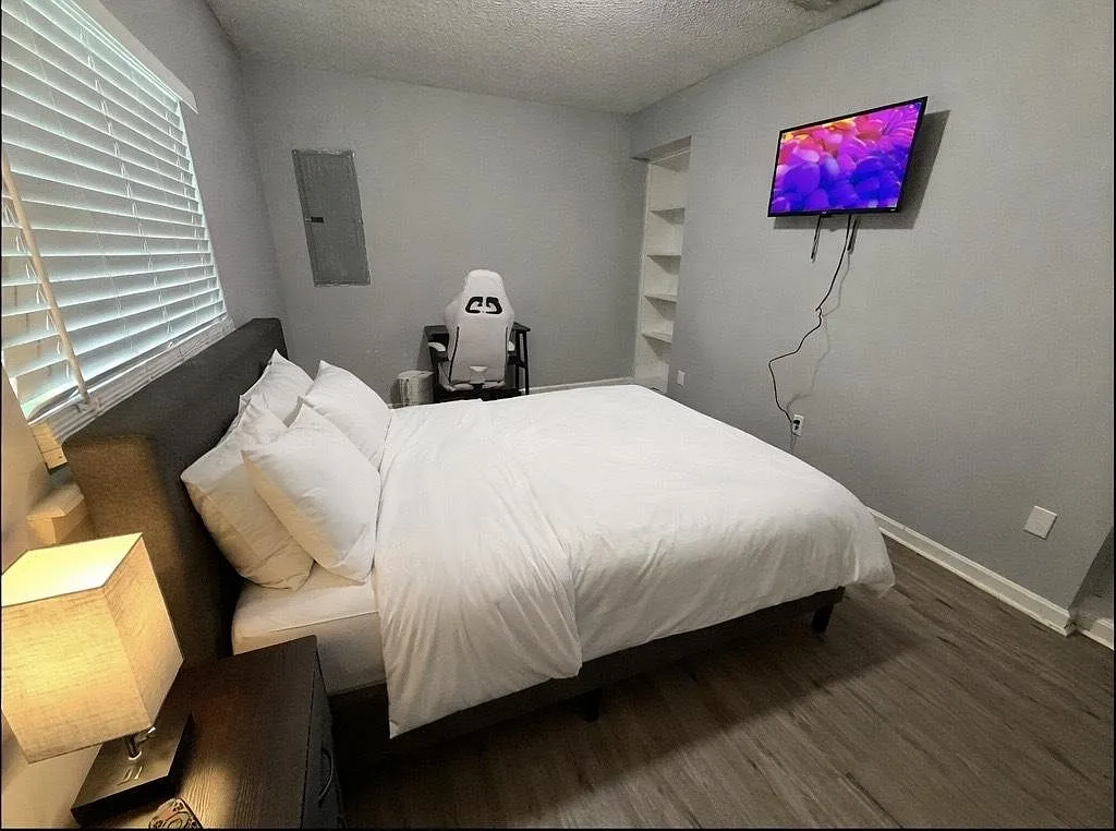 4 bed, 4.0 bath, 3444 sqft, $758 — Photo 1