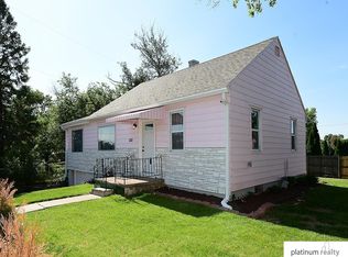 9635 Maple St, Omaha, NE 68134
