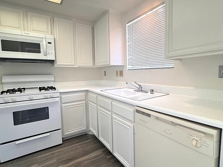 14468 Benefit St #5 — Photo 7