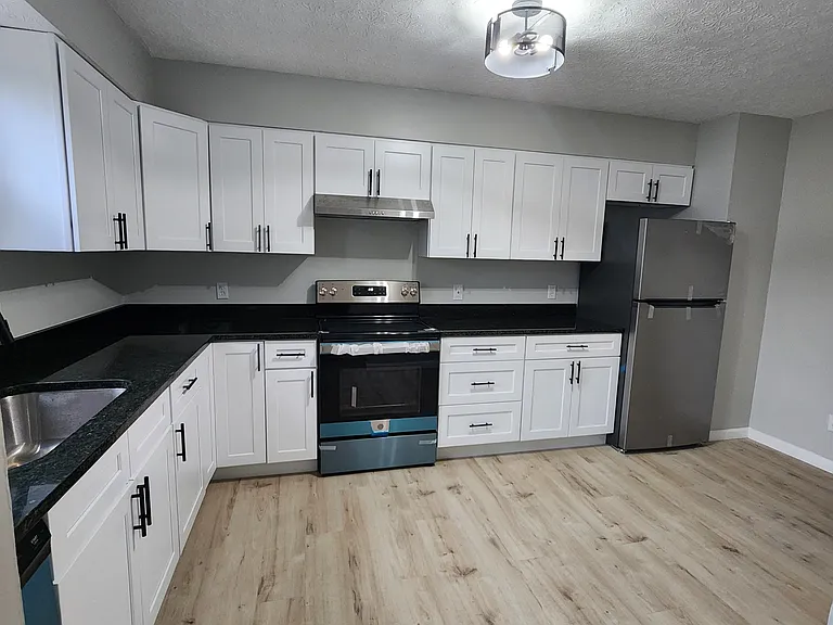 2283 Ayers Dr — Photo 2