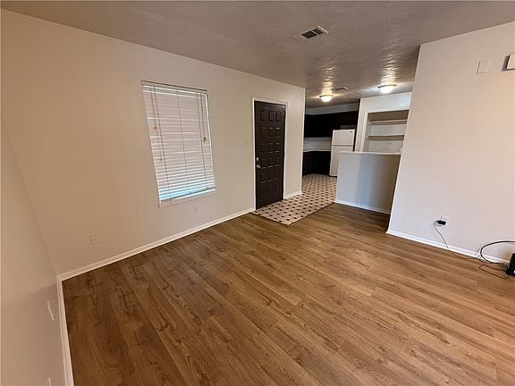 5th image of 2719 Sprucewood St #B