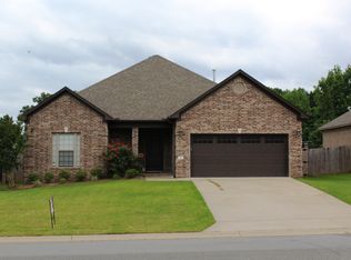 4 Oak Tree Cir, Conway, AR 72032