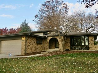 18W666 83rd St, Downers Grove, IL 60516