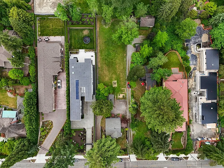 7658 NE 12th St — Photo 30