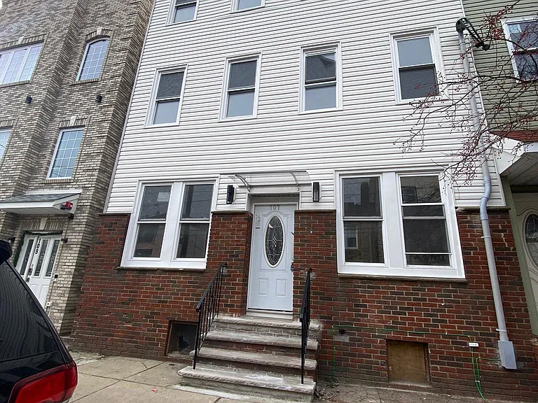 107 Magazine St #2R — Photo 1