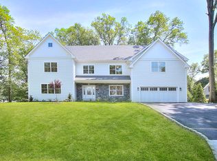 59 Thornhill Rd, Fairfield, CT 06824