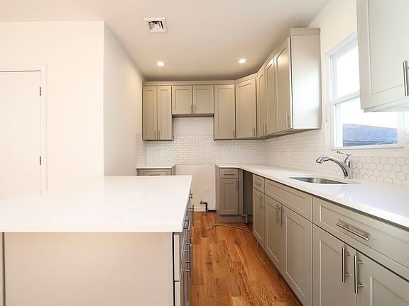 5th image of 11416 194th St