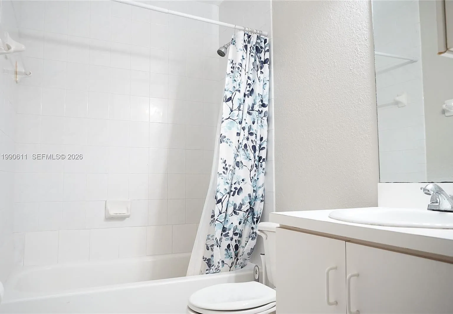 Chateaubleu Villas At Midw — Photo 2