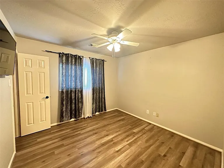 1526 Waterside Village Dr — Photo 8