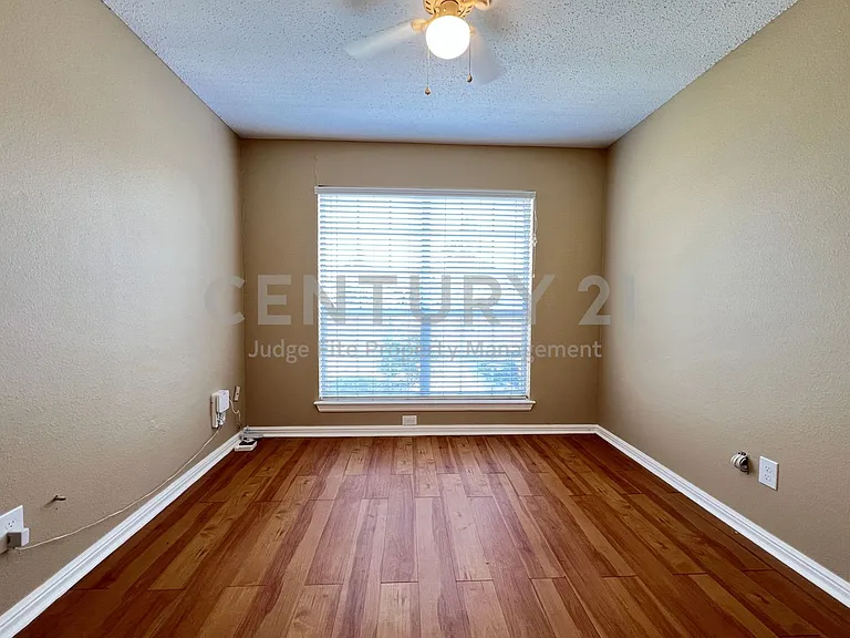 631 Stagecoach Dr — Photo 10