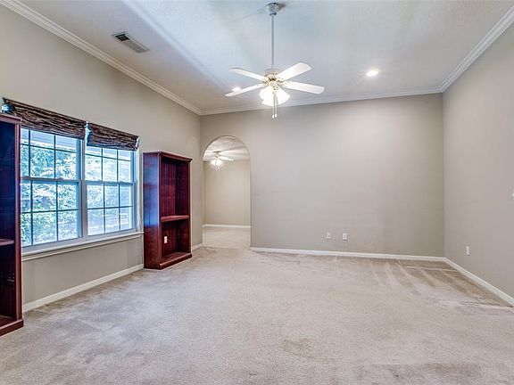4th image of 1015 Chickasaw Dr