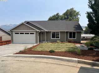 132 Quincetree Ct, Roseburg, OR 97471