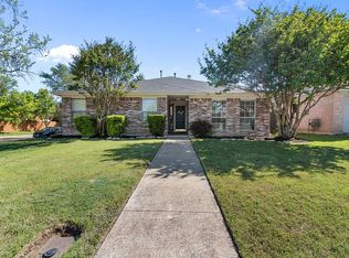 1901 Cedar Tree Dr, Fort Worth, TX 76131